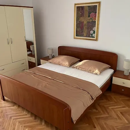 Mucic Апартаменты Макарска