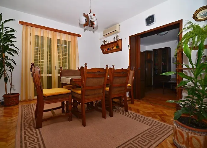 Mucic Apartamento Makarska